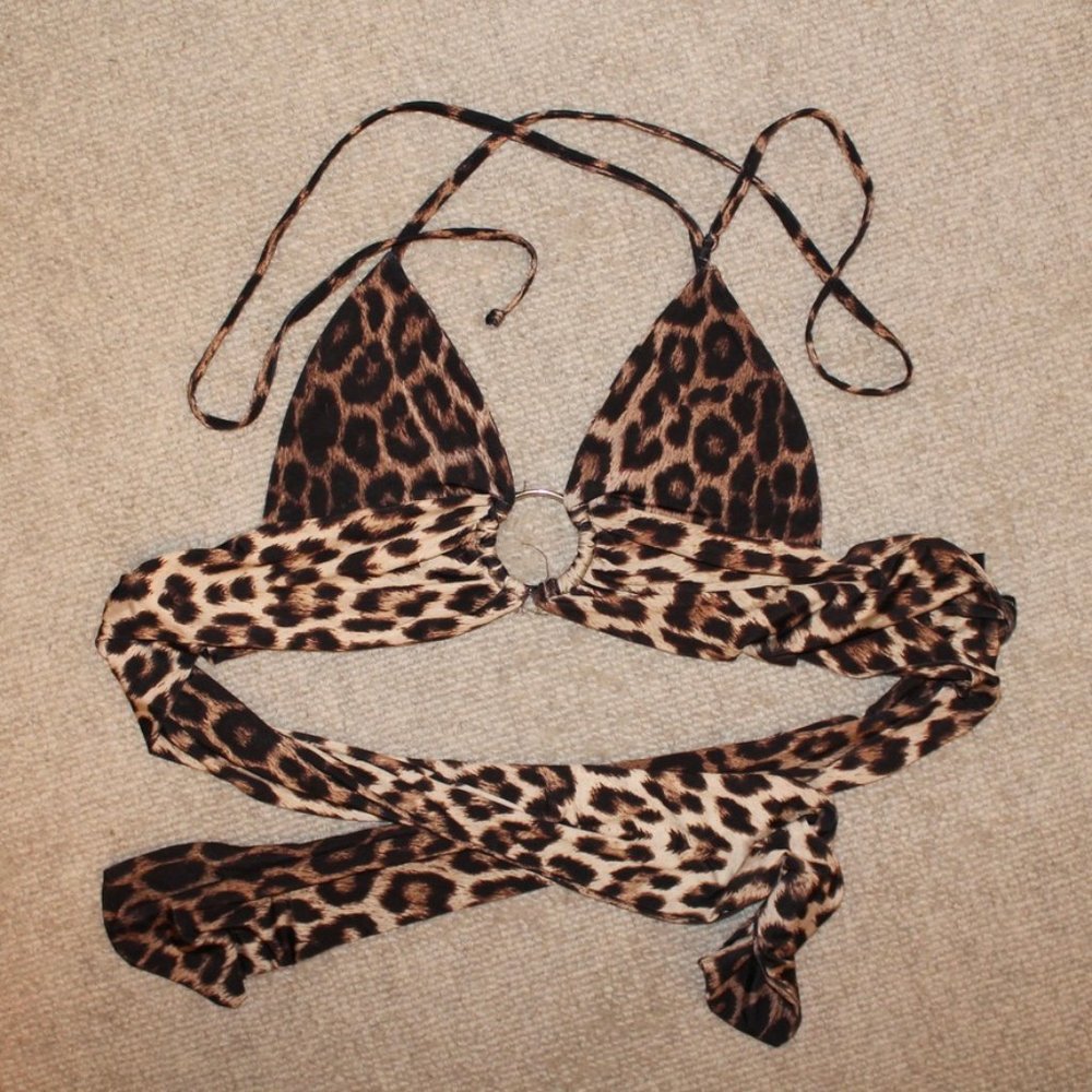 LEOPARD PLUNGE HALTER TOP